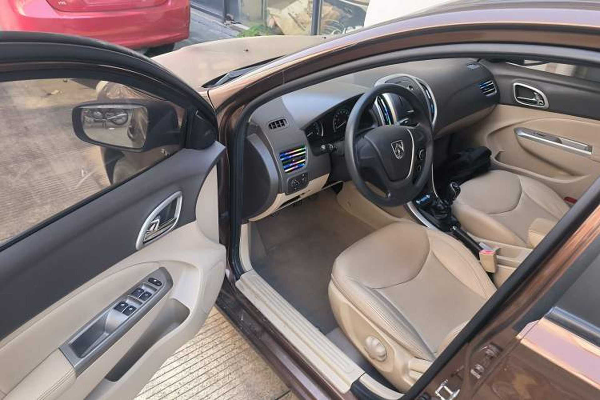 Used Baojun 630 2014 1.5L manual Comfort trim level Interior 3
