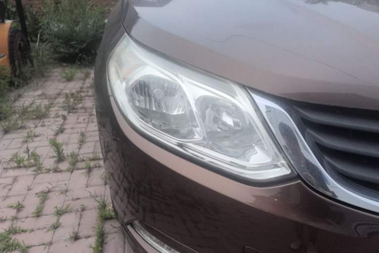 Used Baojun 630 2014 1.5L manual standard version Right Front Headlight