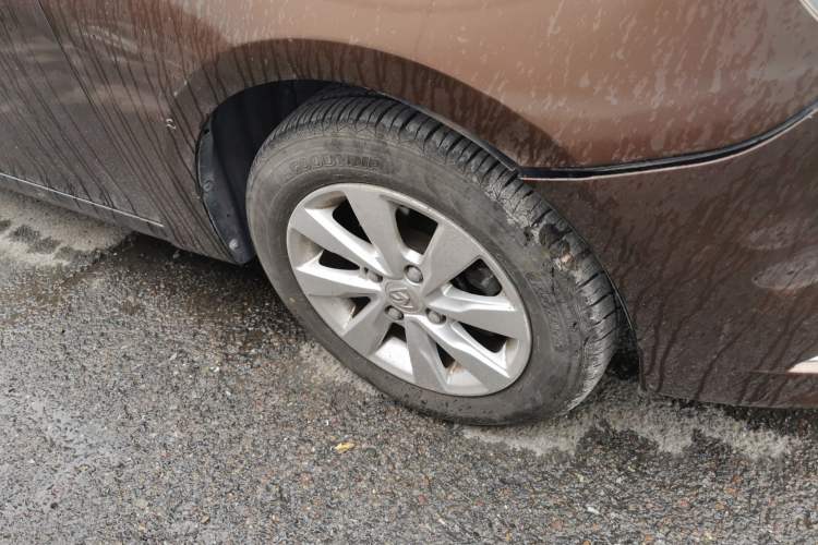 Used Baojun 630 2014 1.5L Automatic Elite Model Right Front Wheel Hub