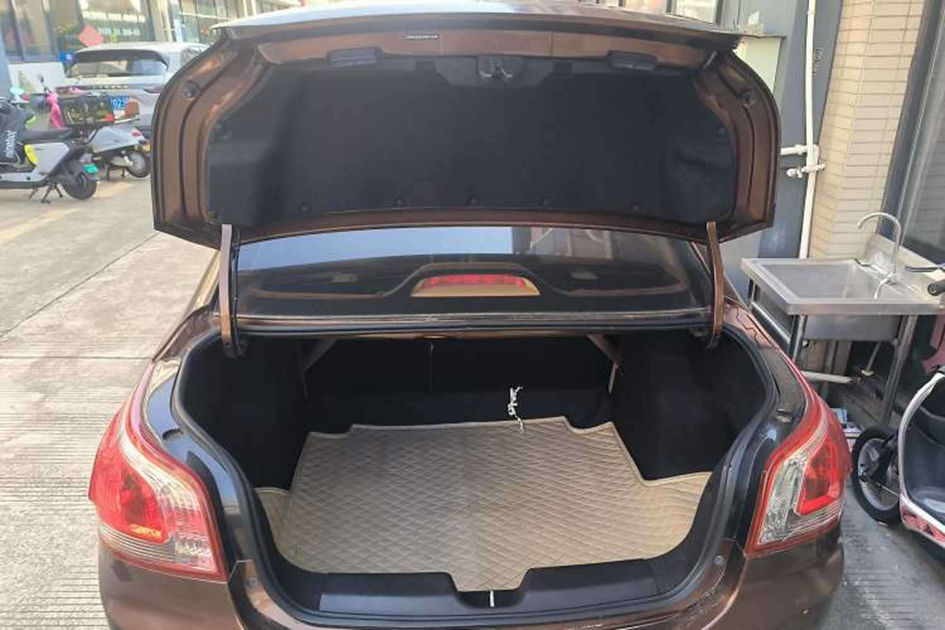 Used Baojun 630 2014 1.5L manual Comfort trim level Trunk