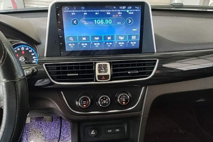 Used Baojun 630 2014 1.5L manual Comfort trim level Audio And AC Panel