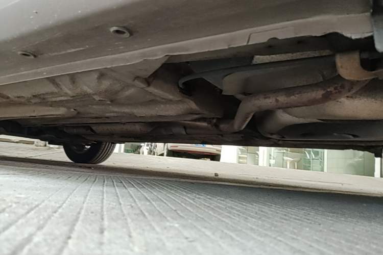 Used Baojun 630 2014 1.5L manual Comfort trim level Chassis Rear Left