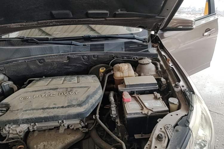 Used Baojun 630 2014 1.5L manual Comfort trim level Engine Bay Left