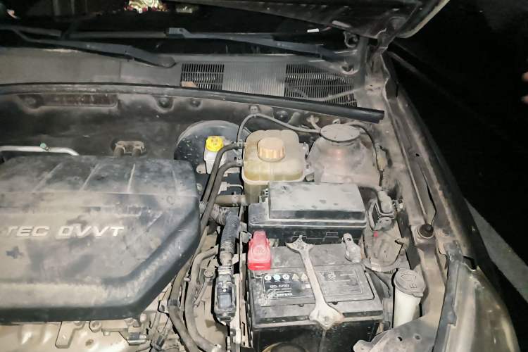 Used Baojun 630 2014 1.5L automatic comfort version Engine Bay Left