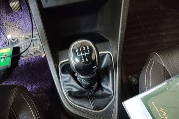 Used Baojun 630 2014 1.5L manual Comfort trim level Gear Lever