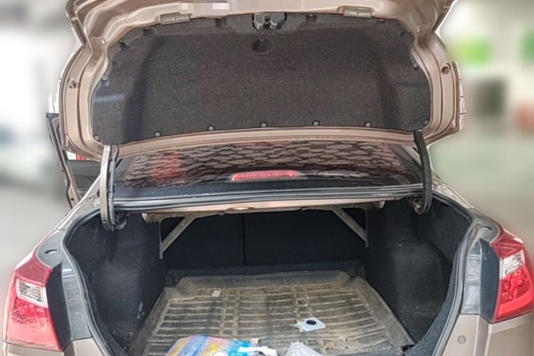 Used Baojun 630 2014 1.5L manual Comfort trim level Trunk
