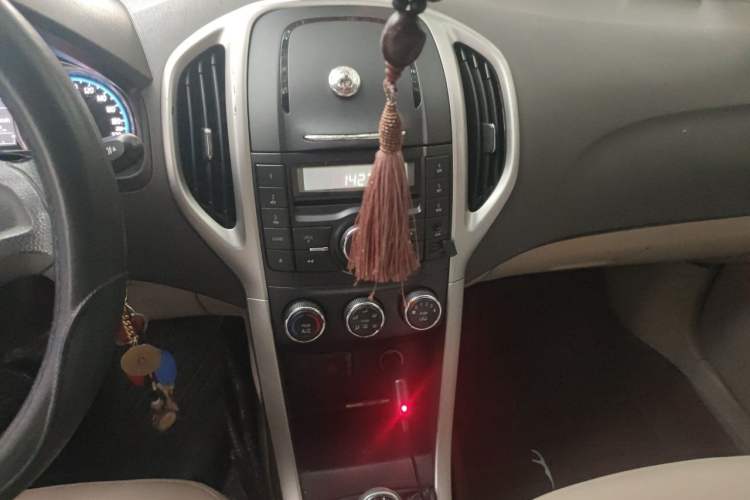 Used Baojun 630 2014 1.5L manual Comfort trim level Audio And AC Panel