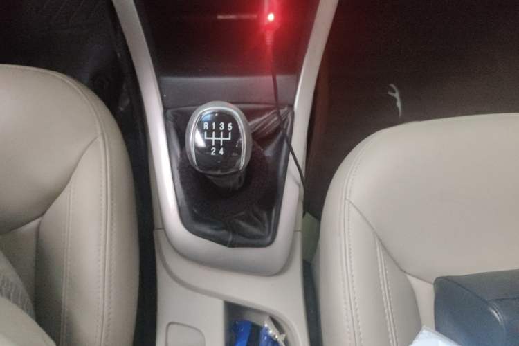 Used Baojun 630 2014 1.5L manual Comfort trim level Gear Lever