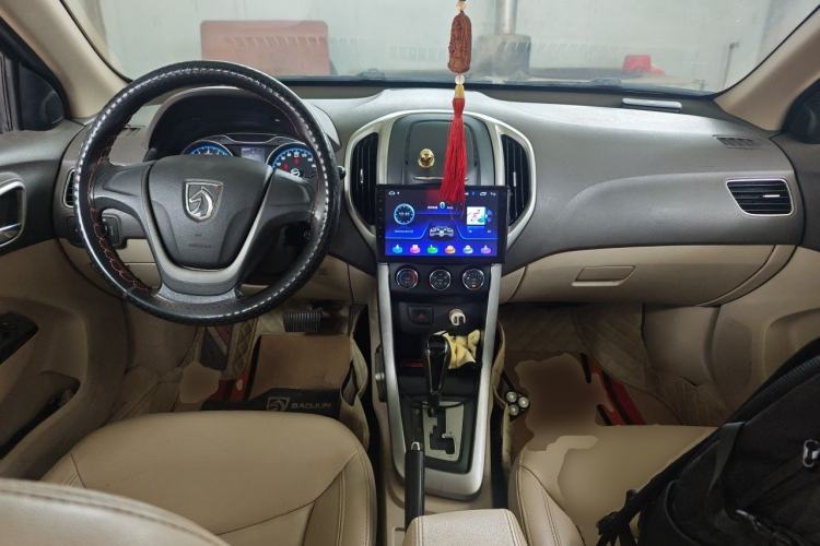 Used Baojun 630 2014 1.5L automatic comfort version Center Console