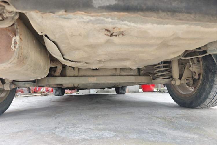 Used Baojun 630 2014 1.5L automatic comfort version Chassis Rear