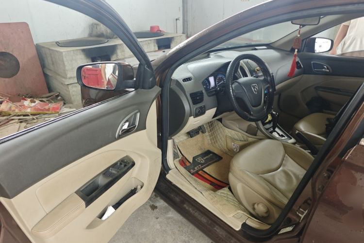Used Baojun 630 2014 1.5L automatic comfort version Driver Seat