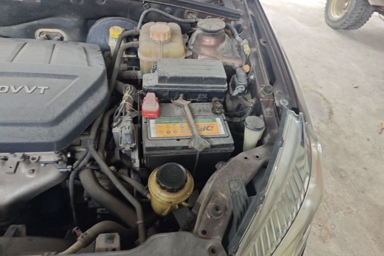 Used Baojun 630 2014 1.5L automatic comfort version Engine Bay Left