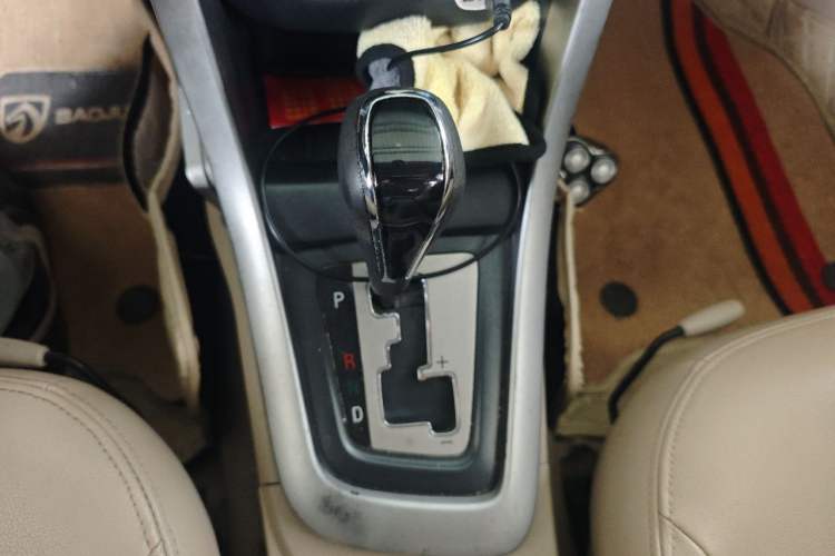 Used Baojun 630 2014 1.5L automatic comfort version Gear Lever