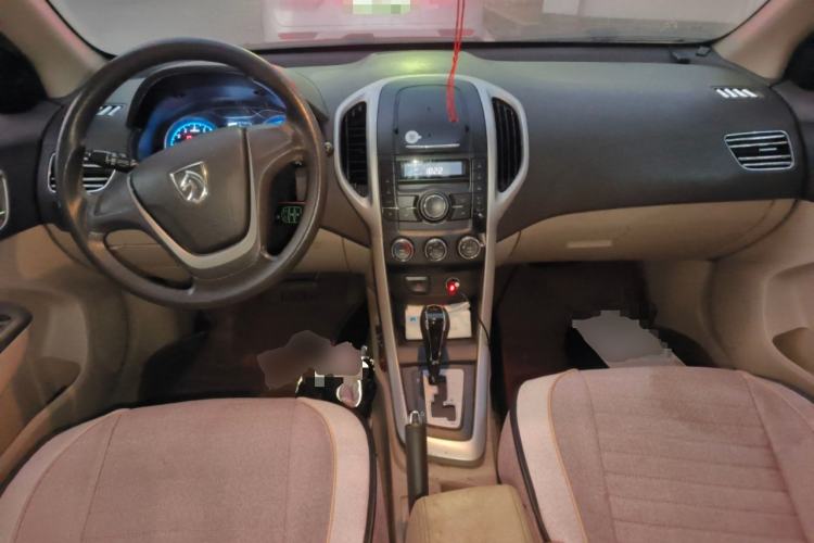 Used Baojun 630 2014 1.5L automatic comfort version Center Console