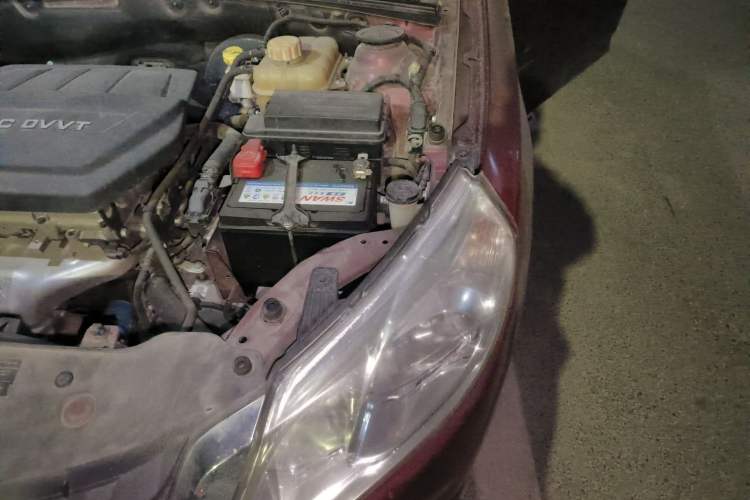 Used Baojun 630 2014 1.5L automatic comfort version Engine Bay Left
