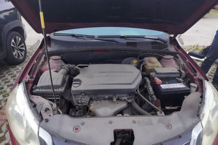 Used Baojun 630 2014 1.5L manual Comfort trim level Engine Bay