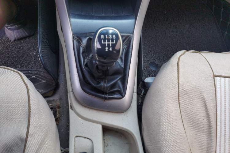 Used Baojun 630 2014 1.5L manual Comfort trim level Gear Lever