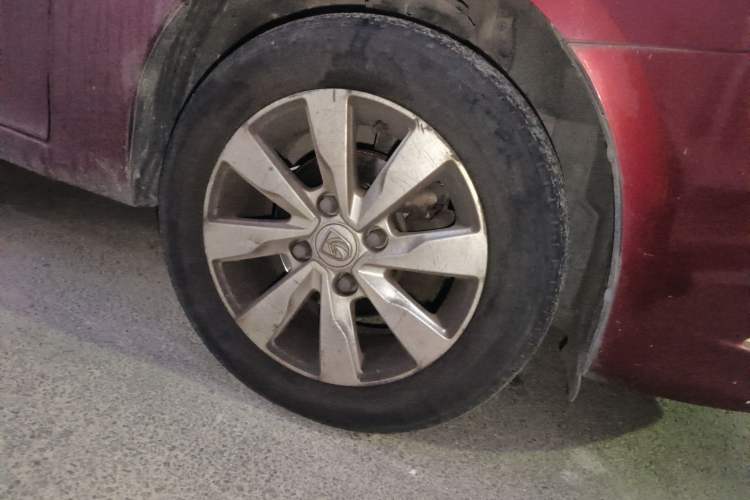 Used Baojun 630 2014 1.5L automatic comfort version Right Front Wheel Hub