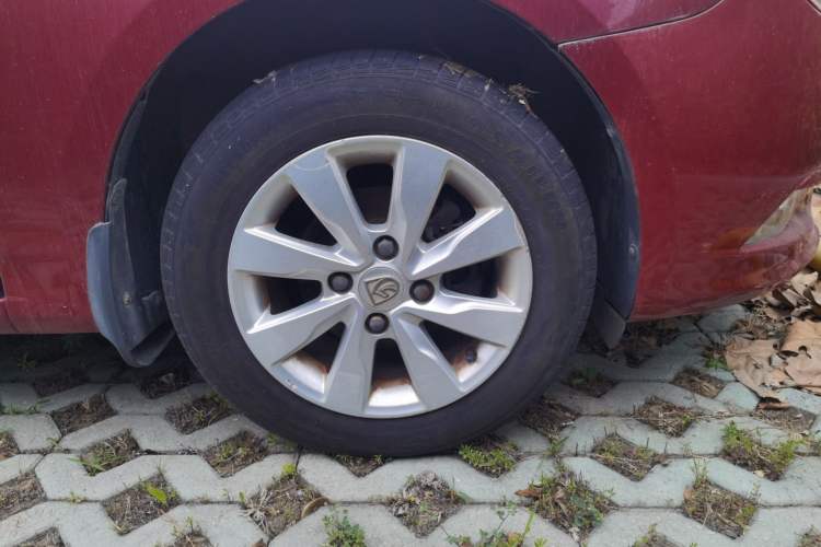 Used Baojun 630 2014 1.5L manual Comfort trim level Right Front Wheel Hub