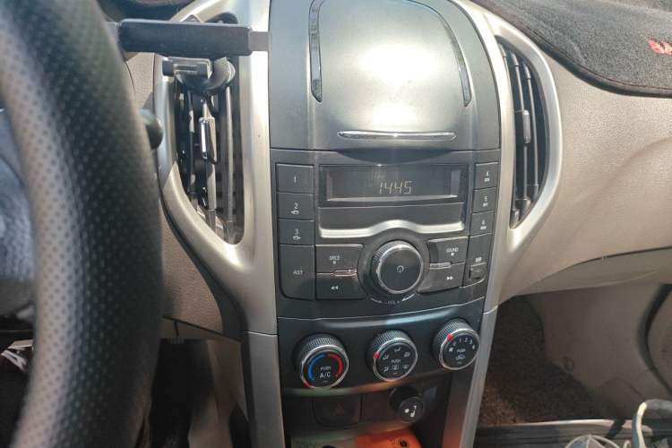 Used Baojun 630 2014 1.5L manual standard version Audio And AC Panel
