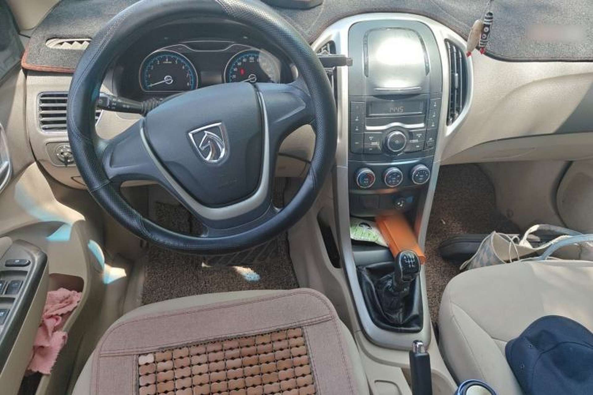 Used Baojun 630 2014 1.5L manual standard version Center Console
