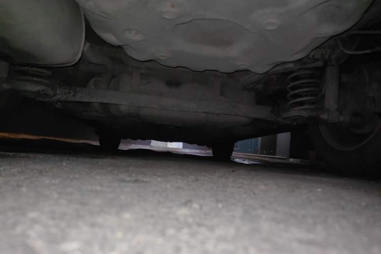 Used Baojun 630 2014 1.5L manual standard version Chassis Rear