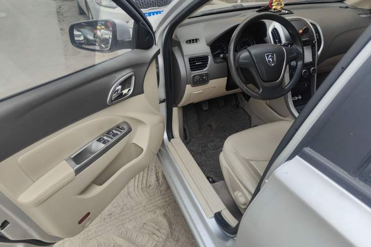 Used Baojun 630 2014 1.5L manual Comfort trim level Driver Seat