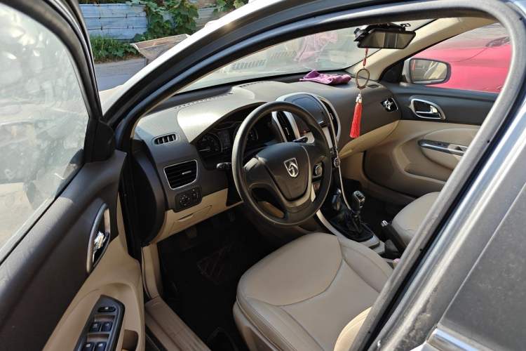 Used Baojun 630 2014 1.5L manual Comfort trim level Driver Seat