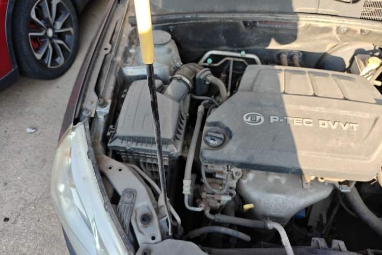 Used Baojun 630 2014 1.5L manual Comfort trim level Engine Bay Right