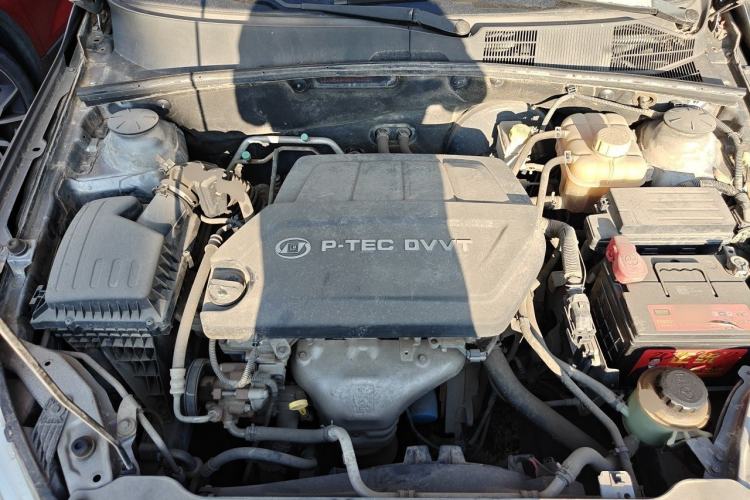 Used Baojun 630 2014 1.5L manual Comfort trim level Engine Bay