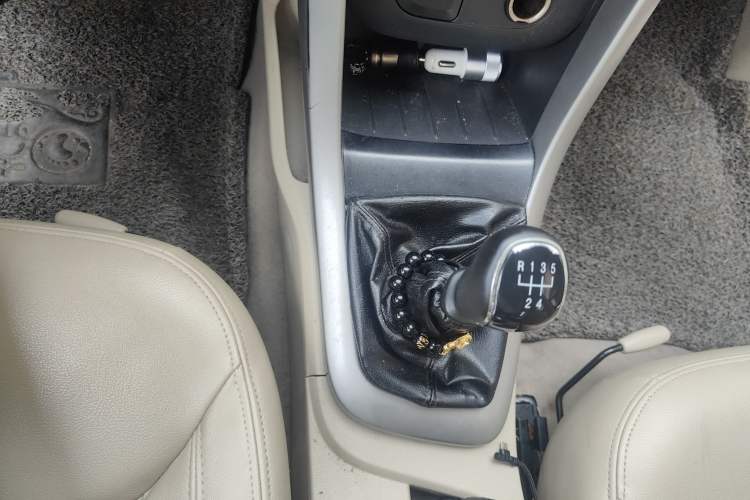 Used Baojun 630 2014 1.5L manual Comfort trim level Gear Lever
