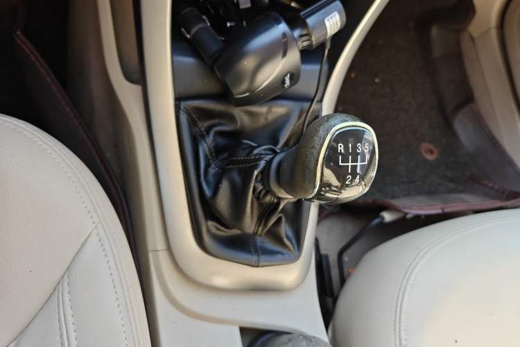 Used Baojun 630 2014 1.5L manual Comfort trim level Gear Lever