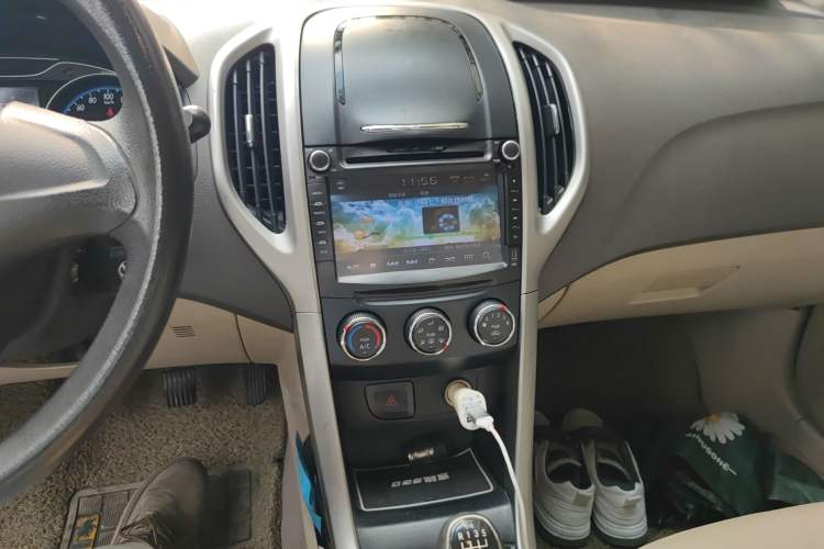 Used Baojun 630 2014 1.5L manual Comfort trim level Audio And AC Panel