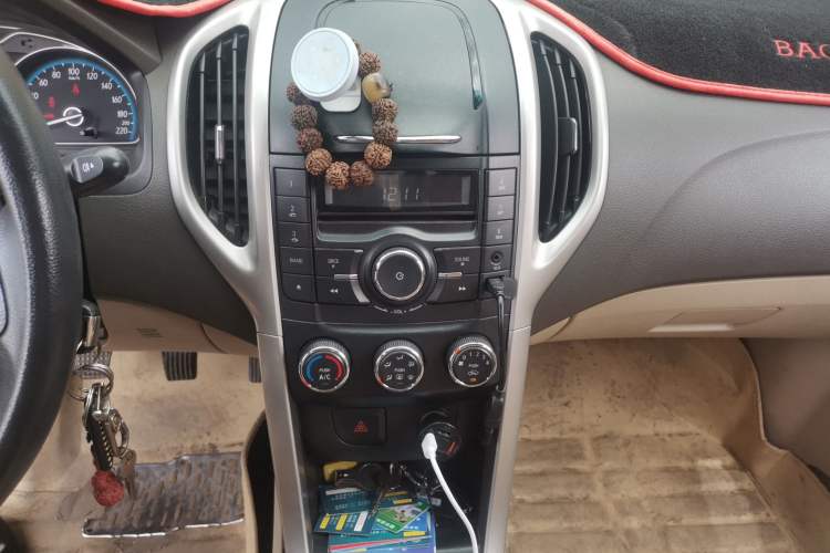Used Baojun 630 2014 1.5L manual Comfort trim level Audio And AC Panel