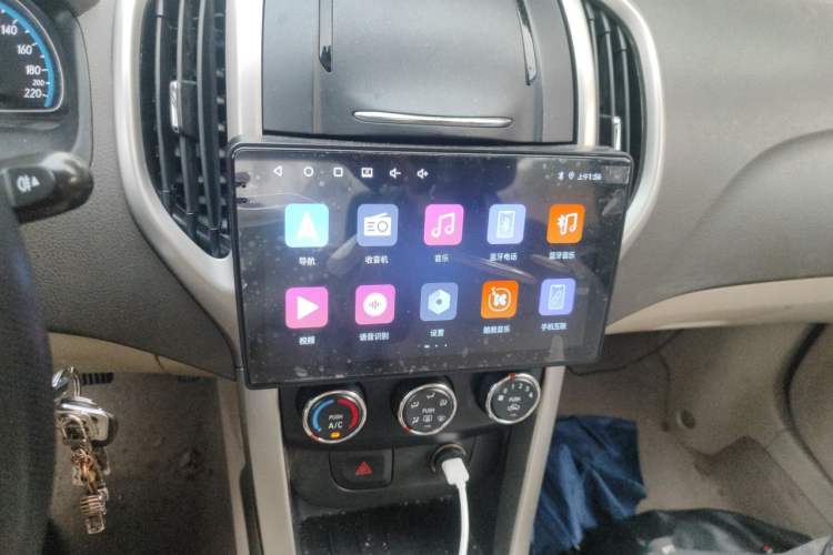 Used Baojun 630 2014 1.5L manual Comfort trim level Audio And AC Panel