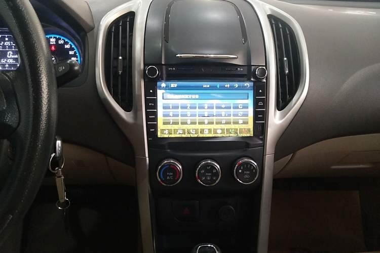 Used Baojun 630 2014 1.5L automatic comfort version Audio And AC Panel