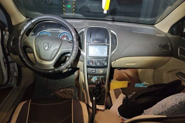 Used Baojun 630 2014 1.5L manual standard version Center Console