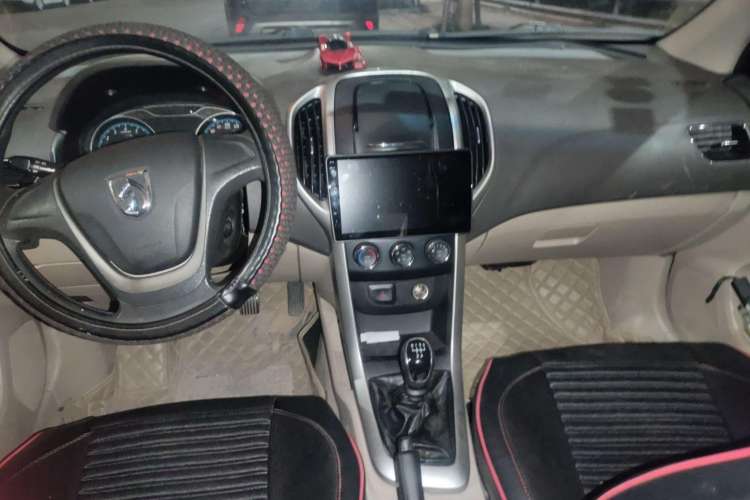 Used Baojun 630 2014 1.5L manual standard version Center Console
