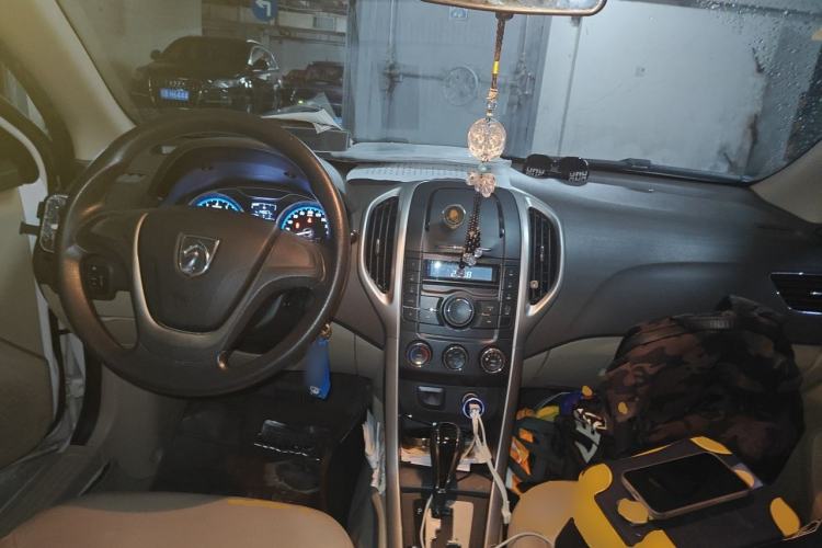 Used Baojun 630 2014 1.5L automatic comfort version Center Console