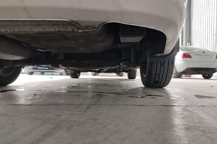 Used Baojun 630 2014 1.5L manual Comfort trim level Chassis Rear Right