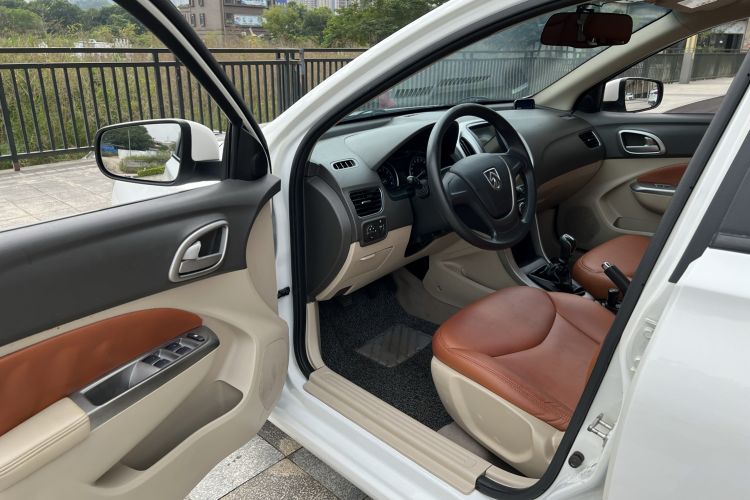 Used Baojun 630 2014 1.5L manual standard version Driver Seat