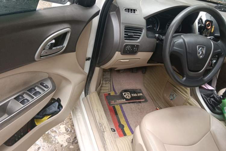 Used Baojun 630 2014 1.5L manual standard version Driver Seat