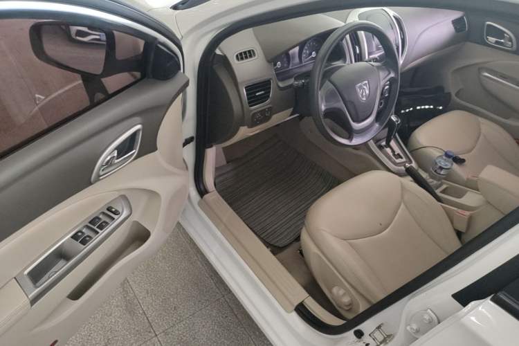 Used Baojun 630 2014 1.5L automatic comfort version Driver Seat