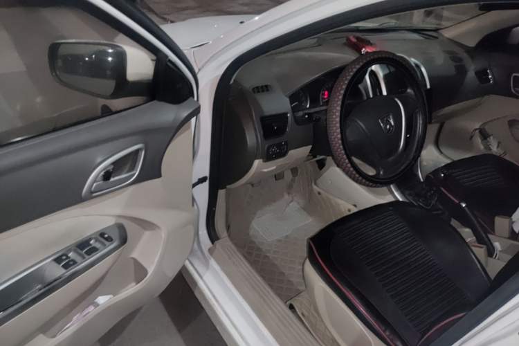 Used Baojun 630 2014 1.5L manual standard version Driver Seat