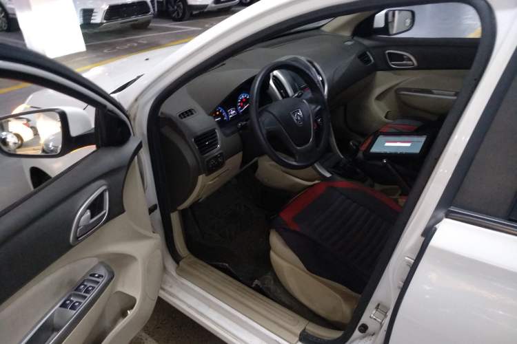 Used Baojun 630 2014 1.5L manual standard version Driver Seat
