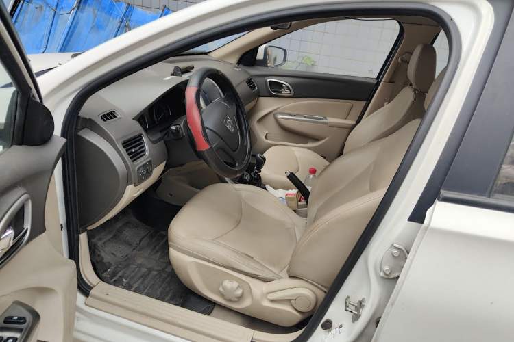 Used Baojun 630 2014 1.5L manual Comfort trim level Driver Seat