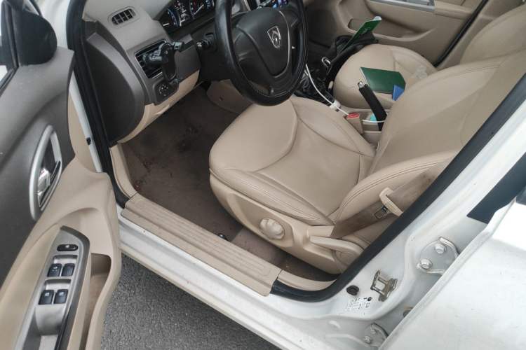 Used Baojun 630 2014 1.5L manual Comfort trim level Driver Seat