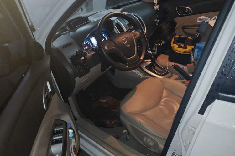Used Baojun 630 2014 1.5L automatic comfort version Driver Seat