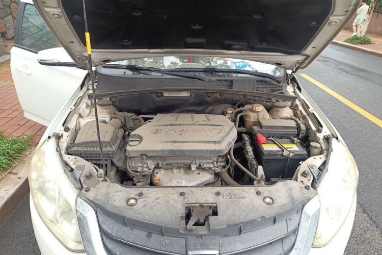 Used Baojun 630 2014 1.5L manual Comfort trim level Engine Bay