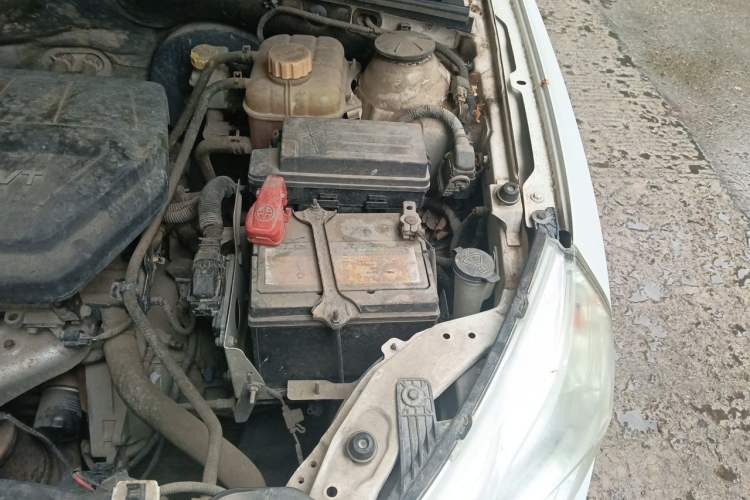 Used Baojun 630 2014 1.5L manual standard version Engine Bay Left